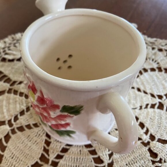 VINTAGE small WHITE Glazed CERAMIC WATERING CAN * 3-D painted PINK CHRYSANTHEMUM - Picture 5 of 7